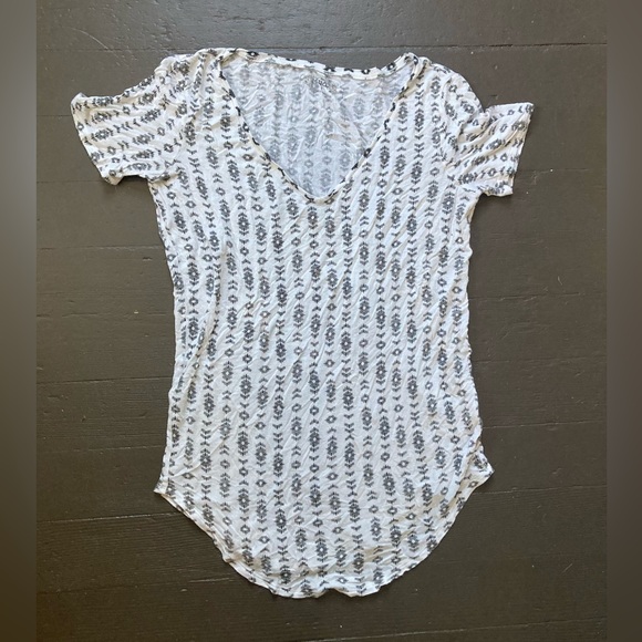 Mudd Black and White Patterned Short Sleeve Top - Picture 1 of 3